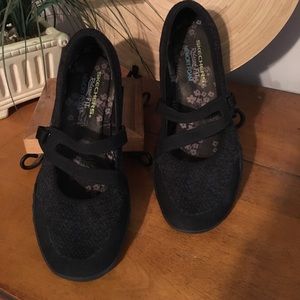 Skechers women’s memory foam black shoe